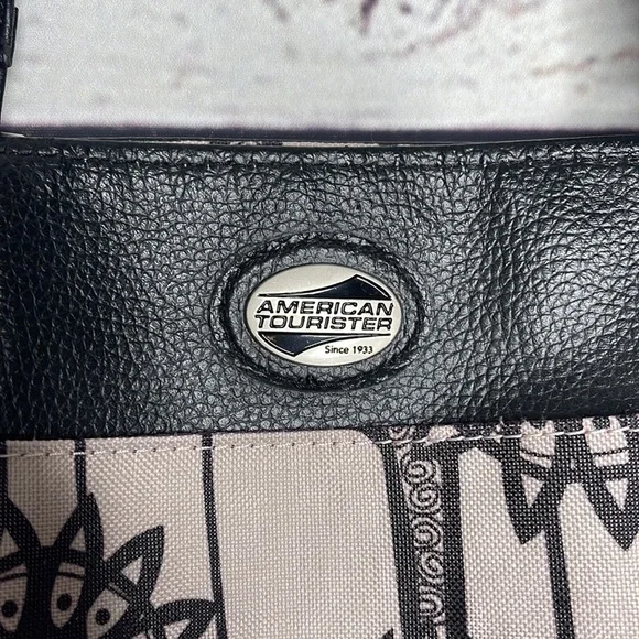 American Tourister Travel Bag Black Taupe Tan Floral Print Tote Bag Carryall! - Picture 3 of 11